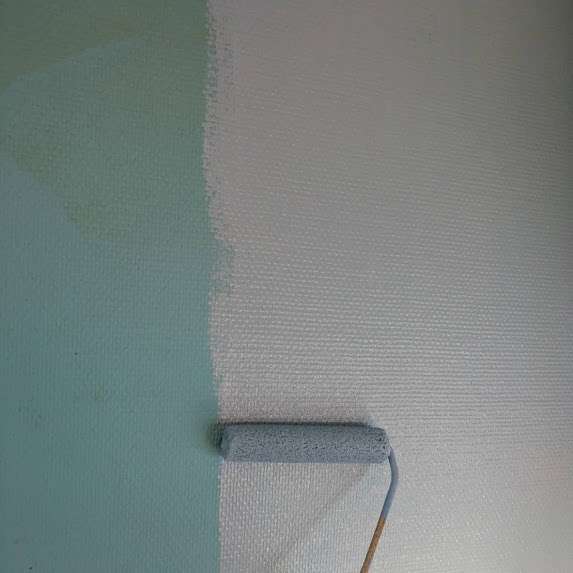 千葉県市川市：アパート・店舗で室内塗装！クロスにアクセントカラーをプラス✨