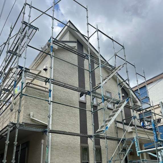 【足場設置・高圧洗浄】バイオ＆トルネード洗浄で外壁をしっかり下準備（市川市福栄）
