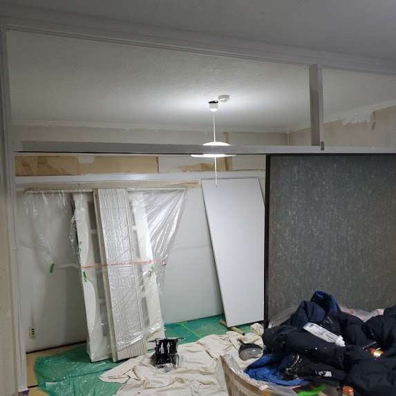 【内装塗装】砂壁天井を真っ白に再生！施設・住宅2現場の室内特殊塗り替え事例