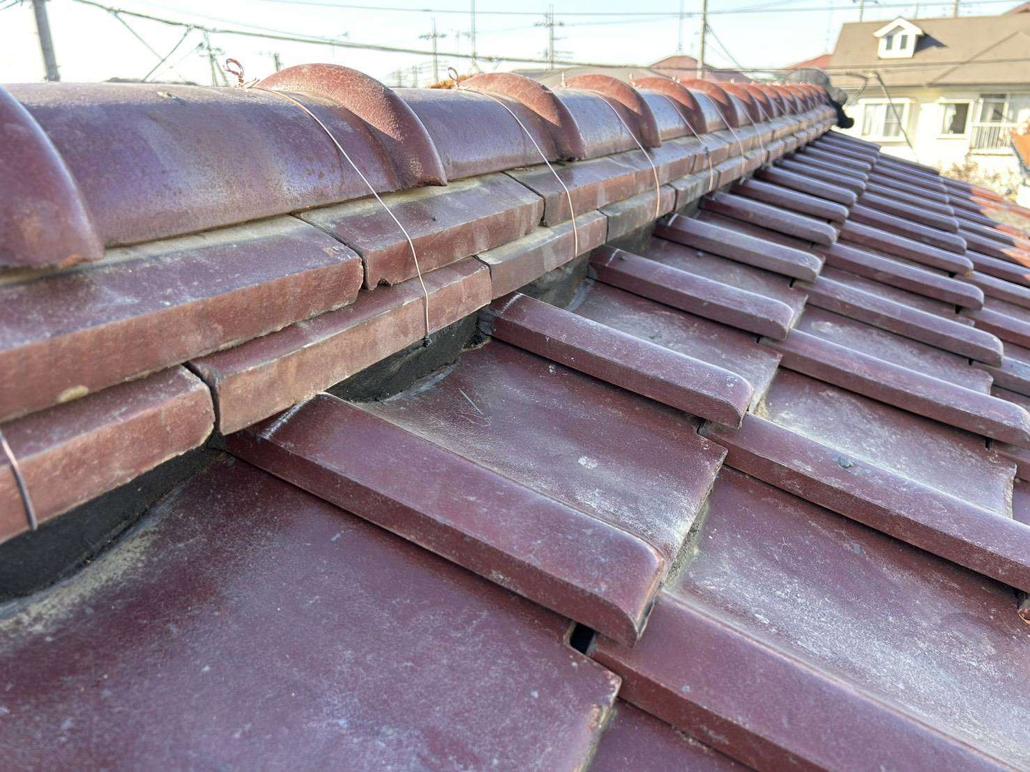 棟瓦積み直し工事の種類や施工手順は？乾式工法・湿式工法の違いを紹介