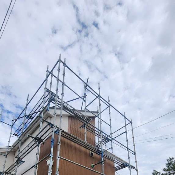 【外壁塗装・屋根塗装】足場仮設・高圧洗浄完了！コーキング作業へ進行中（千葉県松戸市）